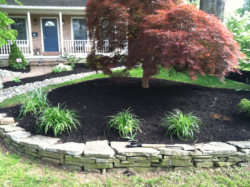 mulch bed with paver stones